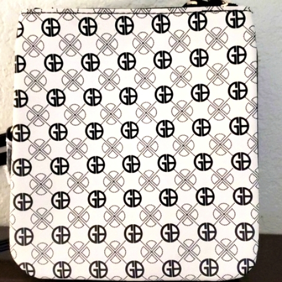 Giani Bernini NWOT Signature Crossbody - Picture 15 of 15